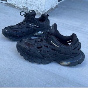 Balenciagas Track Trainer 2.0 (black on black size 43; 10)